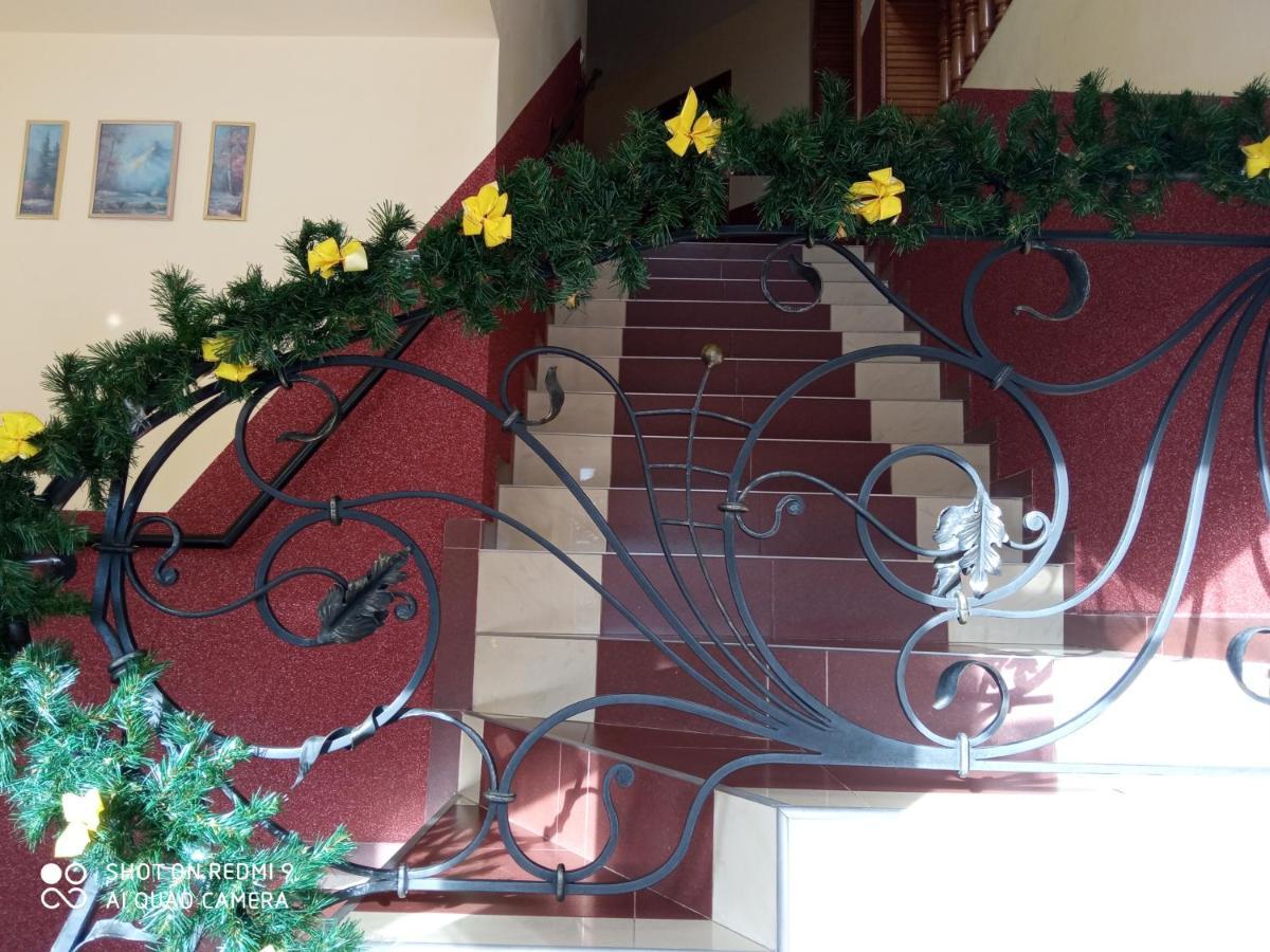 Hotel Delfin Mukacheve Ngoại thất bức ảnh