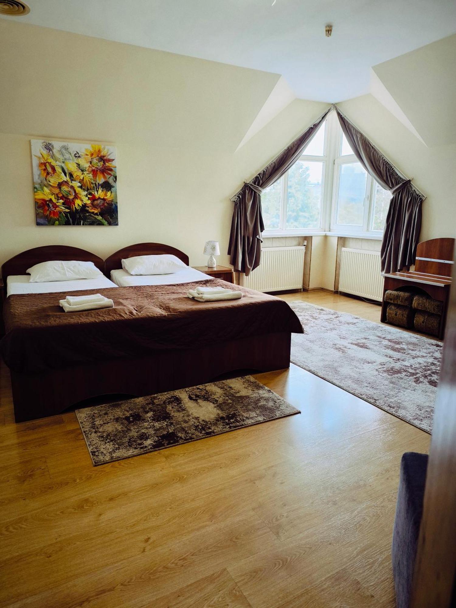Hotel Delfin Mukacheve Ngoại thất bức ảnh
