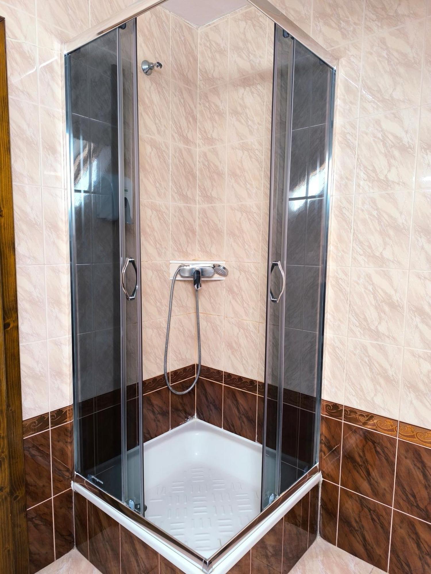 Hotel Delfin Mukacheve Phòng bức ảnh